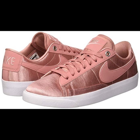 Rare Nike leather low top sneakers - NIB! - Picture 3 of 8